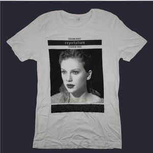 Taylor Swift Reputation Stadium
Tour Concert T-Shirt World Eras Size M